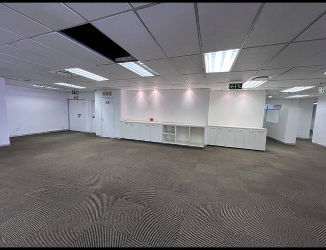 977M² OFFICE TO LET IN MOUILLE POINT